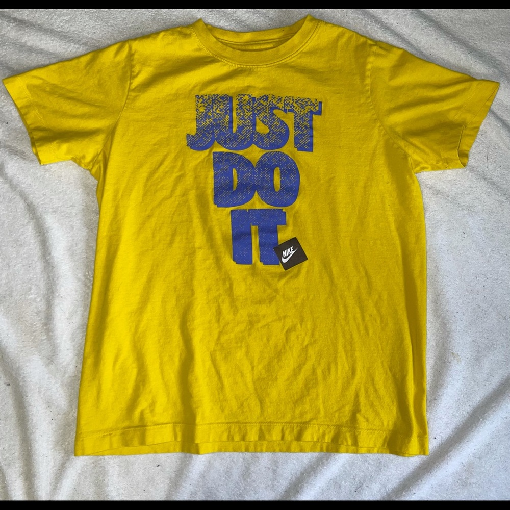 boys nike shirt 💛
